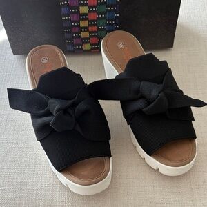 Bernie Mev Venti Freesia Black Bow Slide Memory Foam Sandals Sz 39 vegan